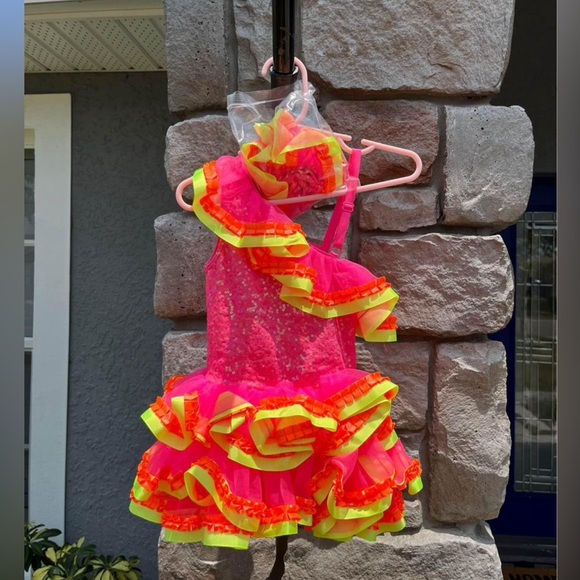 Revolution Dance Costume - Picture 3 of 9